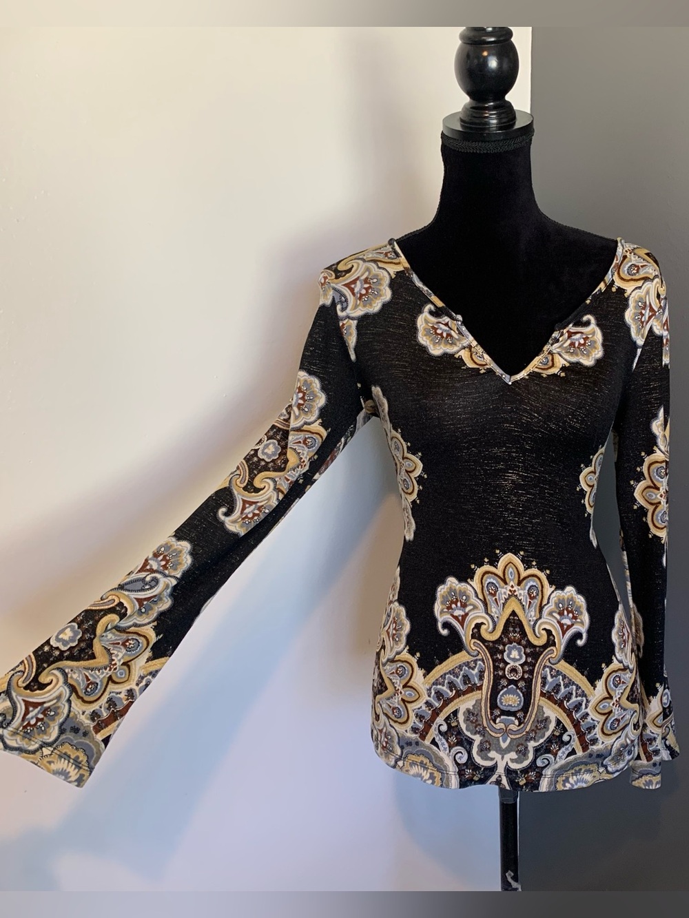 ONE WORLD Black Paisley V-Neck Long Sleeve Top with Beige Accents
